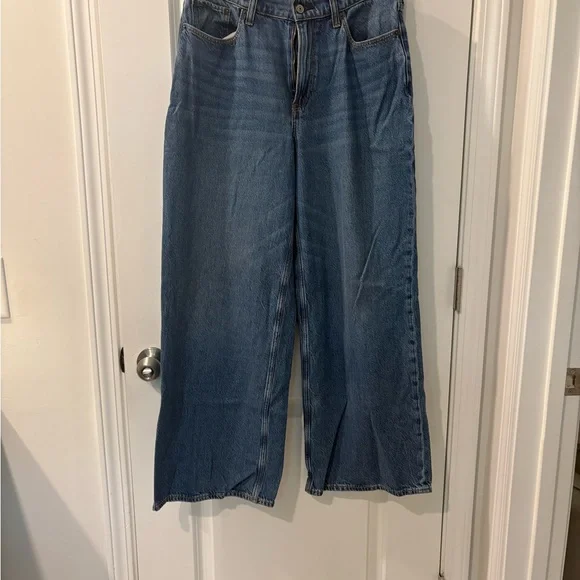 Abercrombie & Fitch High-Rise Wide Leg Jeans in Classic Blue Denim - Picture 3 of 5